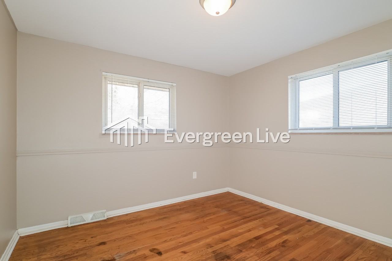 806 Teson Rd - Photo 7 of 15
