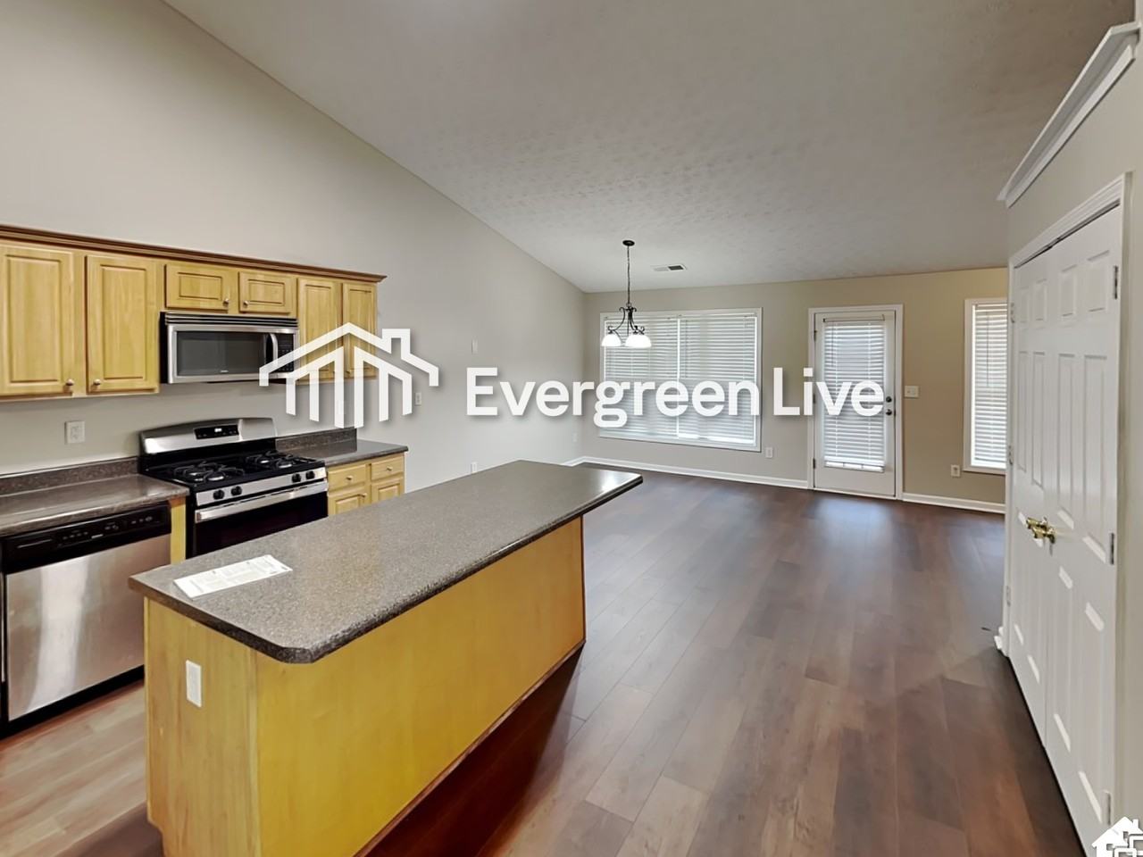 1765 Cedar Walk Ln - Photo 4 of 20