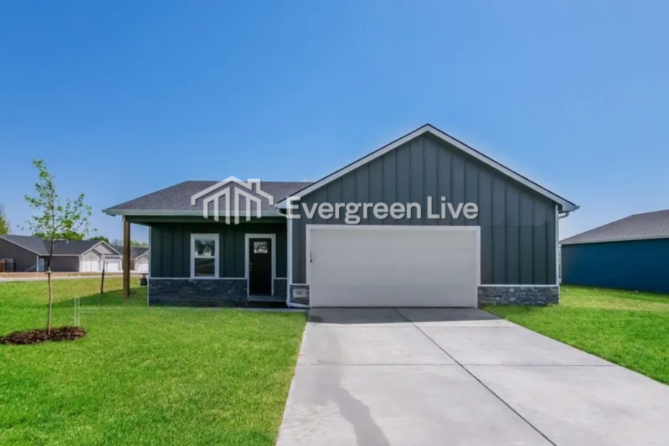 141 E Burlington Dr - Photo 2 of 5