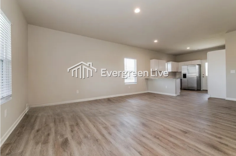 141 E Burlington Dr - Photo 3 of 5