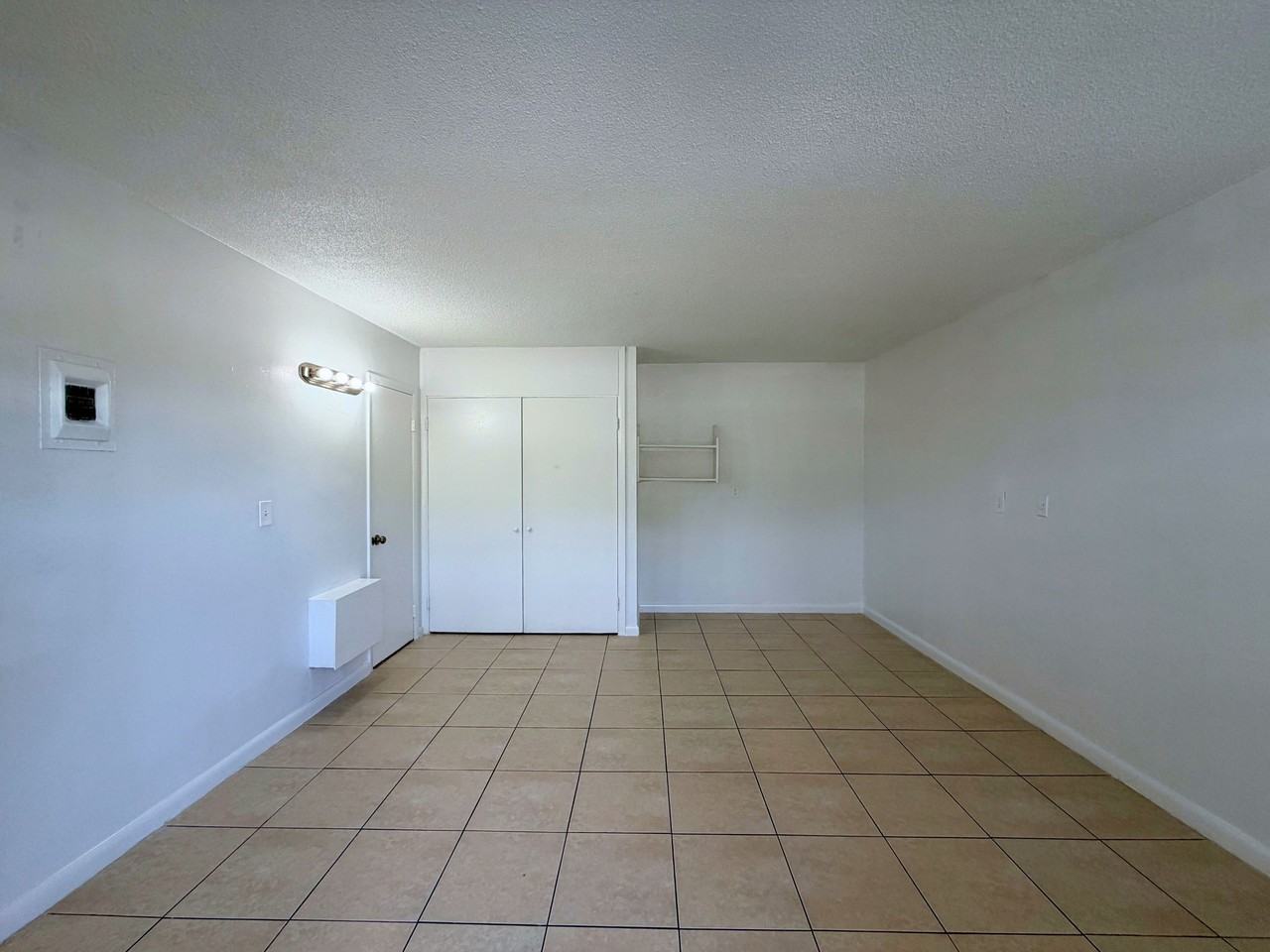 4611 South Congress Avenue - Photo 4 of 35