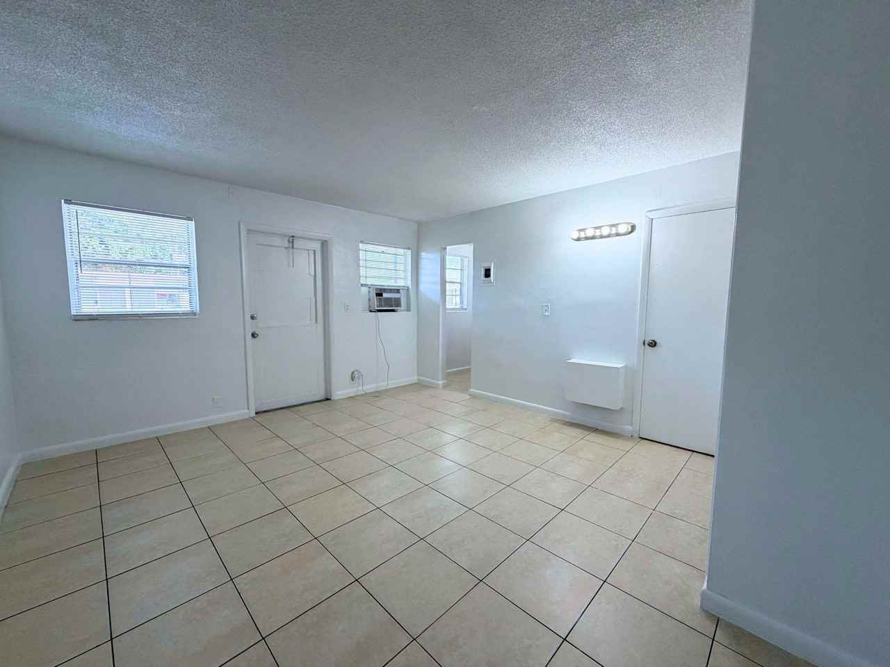 4611 South Congress Avenue - Photo 5 of 35