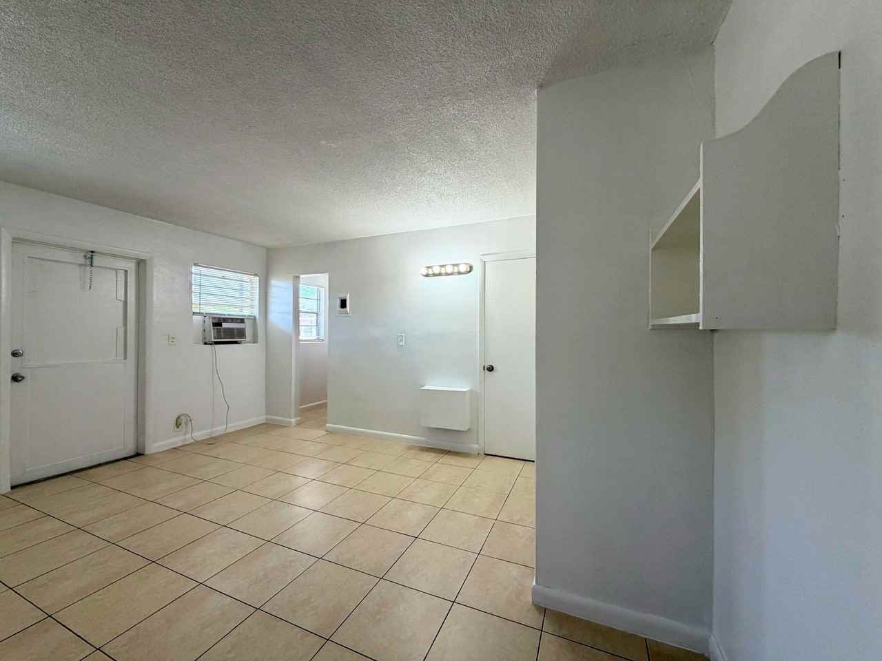 4611 South Congress Avenue - Photo 6 of 35