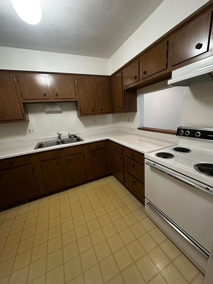 2025 W. Wall St. - Photo 7 of 22