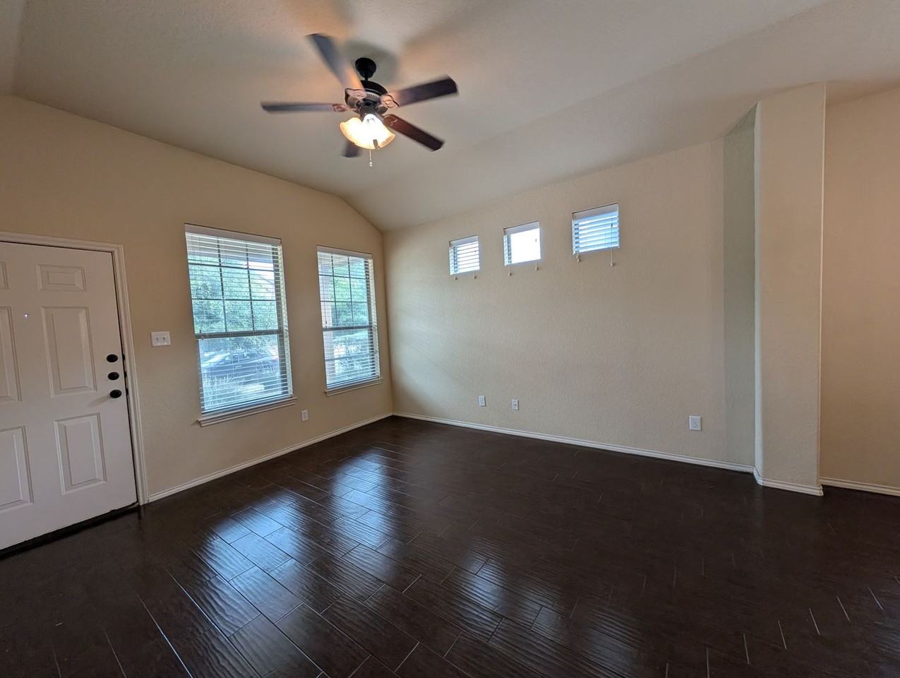 534 Creekside Cir - Photo 3 of 36