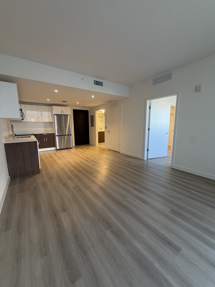 1850 Delaware Pkwy #D33 - Photo 2 of 4
