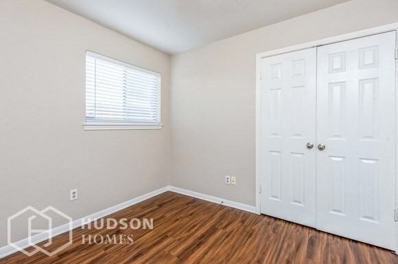 9127 Cypress Square Dr - Photo 6 of 13