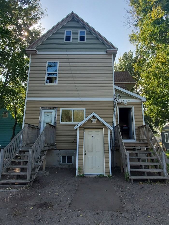 420 2nd Ave Ne #102 - Photo 3 of 17