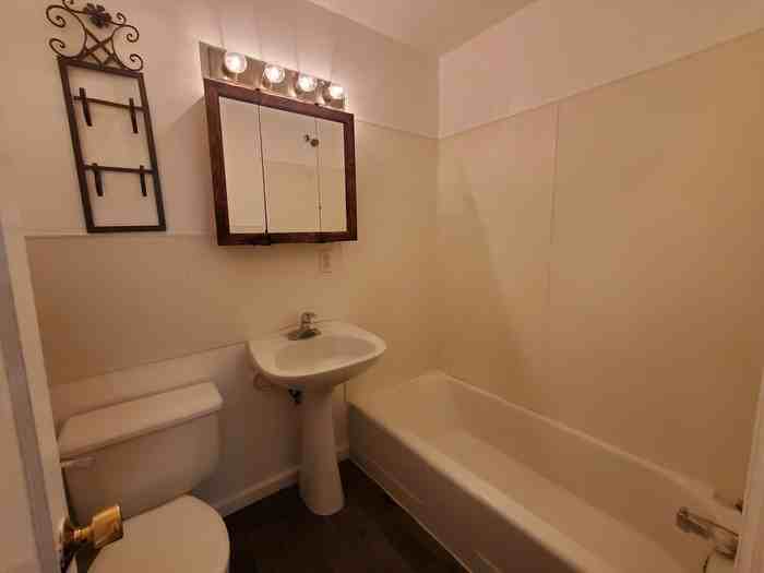 420 2nd Ave Ne #102 - Photo 7 of 17