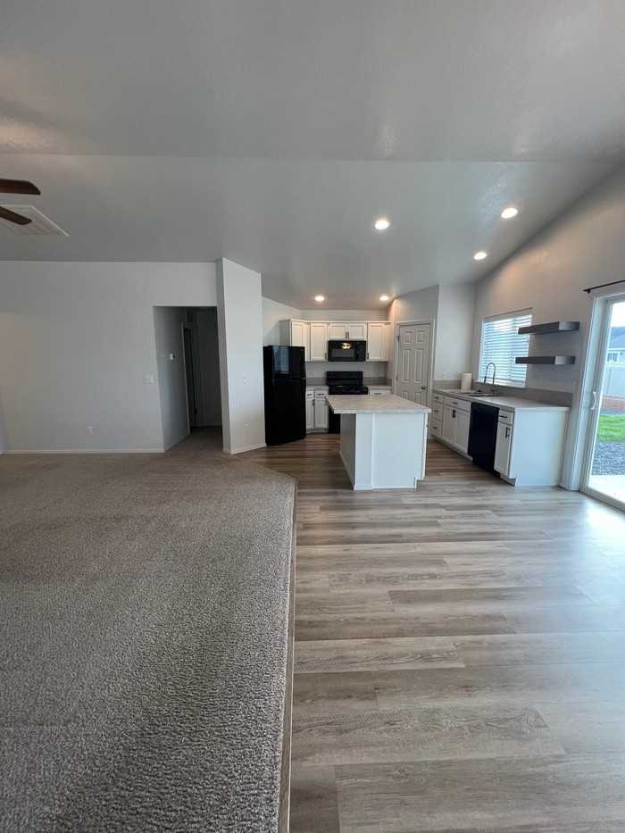 8376 E Copenhaver St - Photo 2 of 34