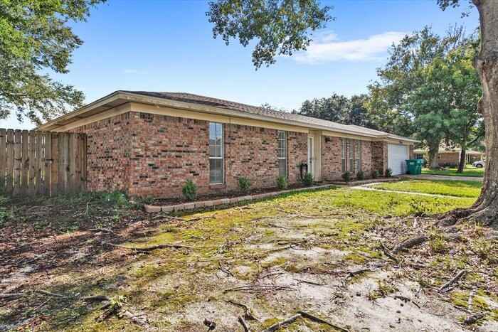 2315 Robert Dr - Photo 2 of 34