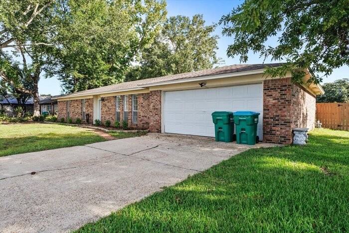 2315 Robert Dr - Photo 3 of 34
