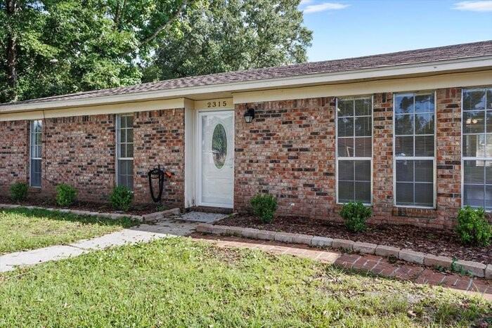 2315 Robert Dr - Photo 4 of 34