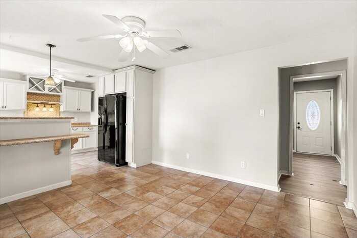 2315 Robert Dr - Photo 7 of 34