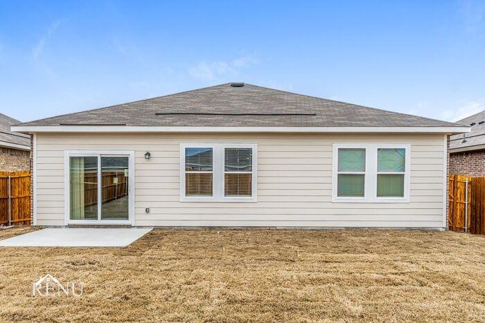 527 London Dr #527LD - Photo 3 of 37