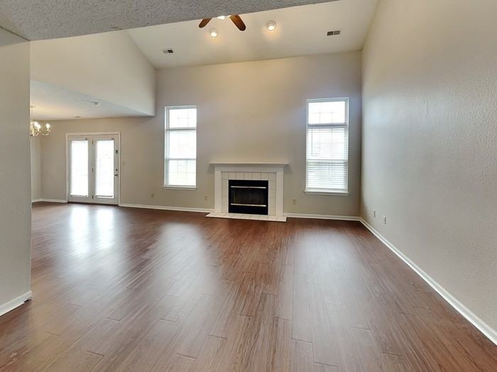 10304 Liverpool Way - Photo 3 of 19