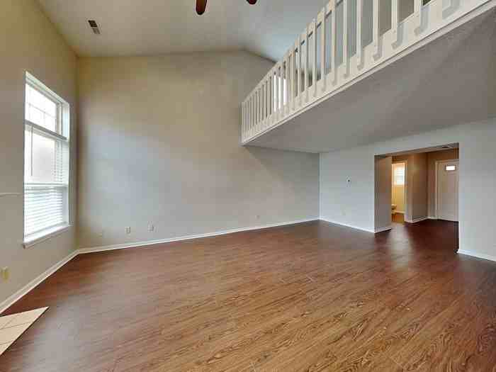 10304 Liverpool Way - Photo 4 of 19