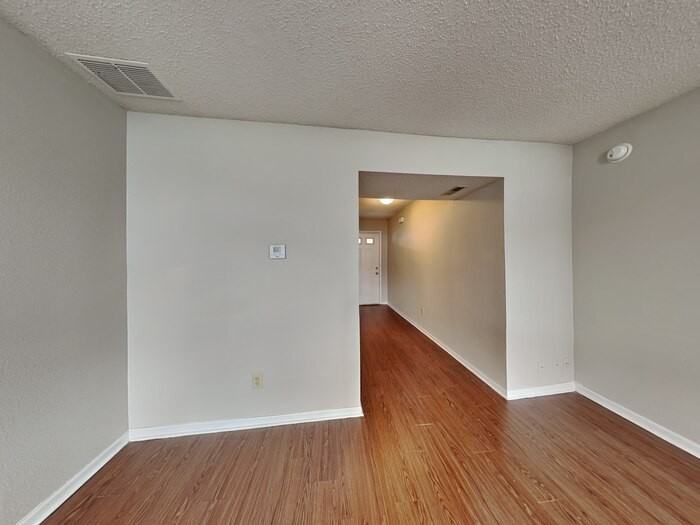 10304 Liverpool Way - Photo 5 of 19