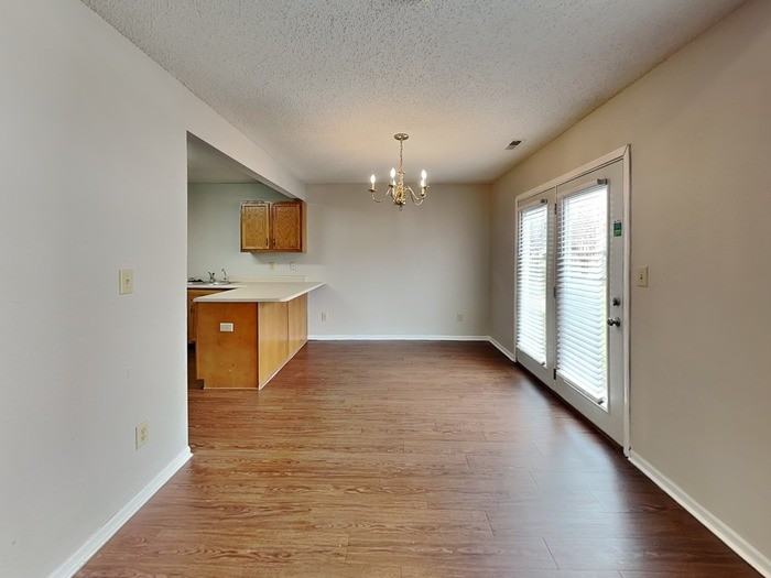 10304 Liverpool Way - Photo 6 of 19