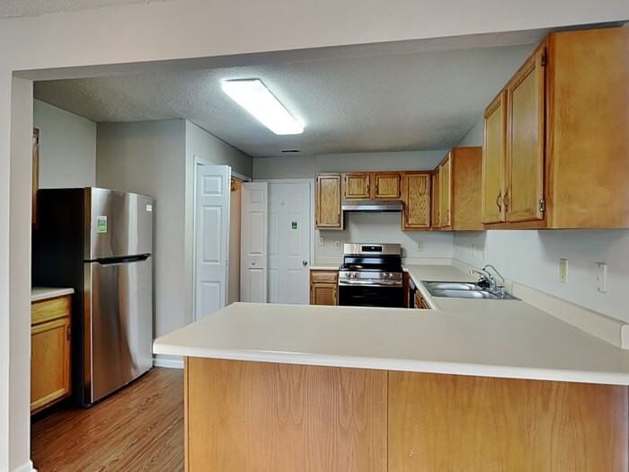 10304 Liverpool Way - Photo 7 of 19