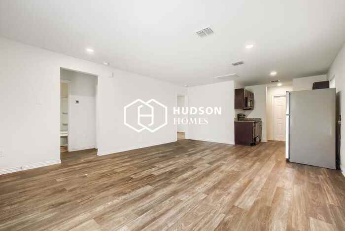 547 Dorie St - Photo 4 of 14
