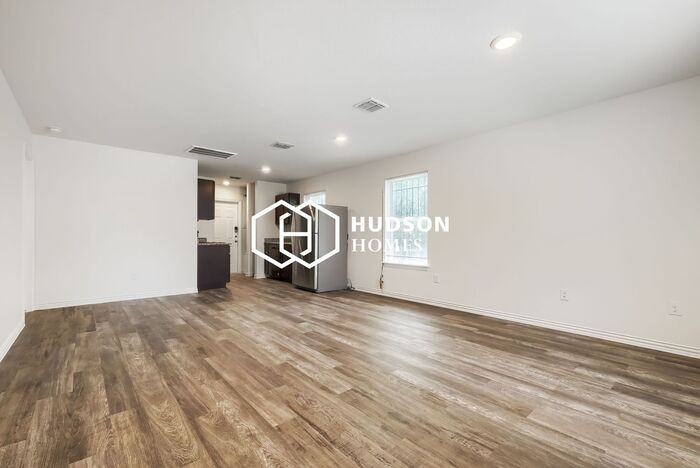 547 Dorie St - Photo 5 of 14