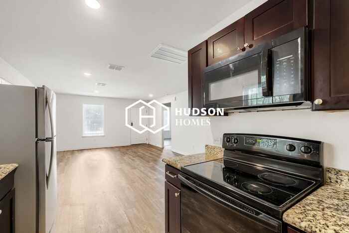 547 Dorie St - Photo 6 of 14