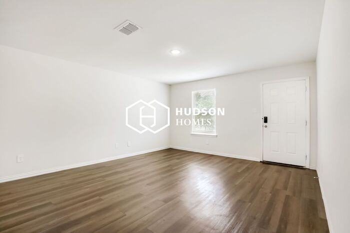 801 W Walnut St - Photo 3 of 13