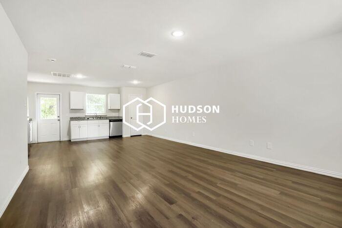 801 W Walnut St - Photo 4 of 13