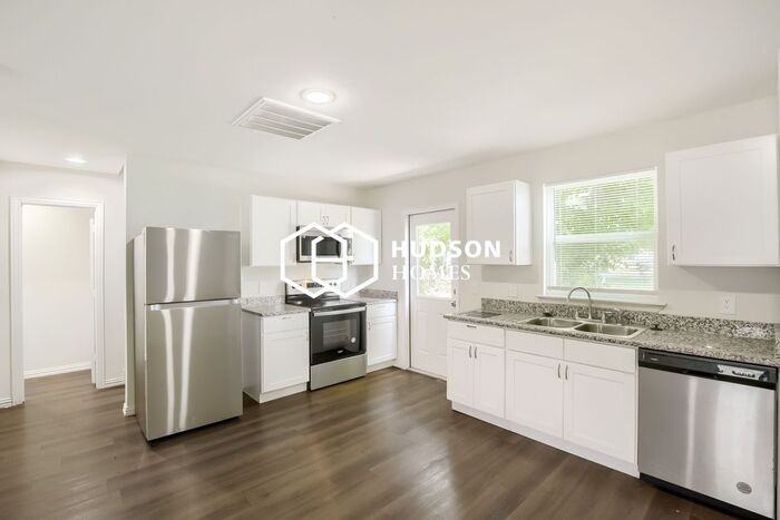 801 W Walnut St - Photo 5 of 13
