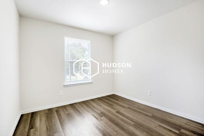 801 W Walnut St - Photo 7 of 13