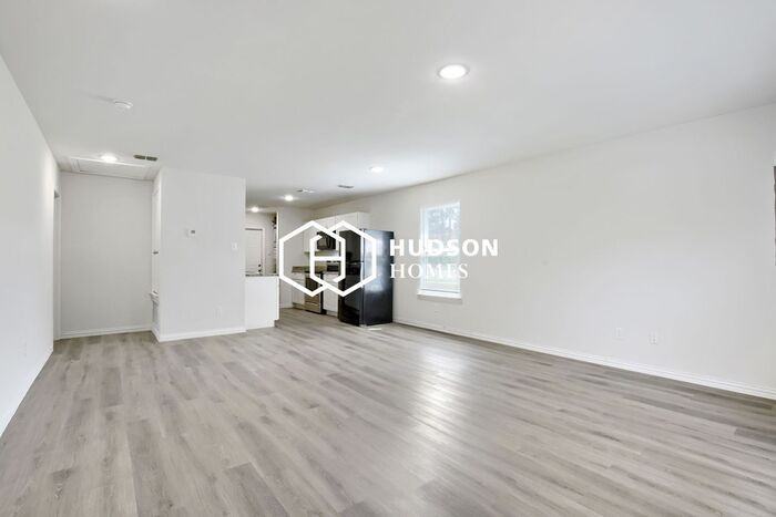 1109 E Birdsong St - Photo 4 of 14