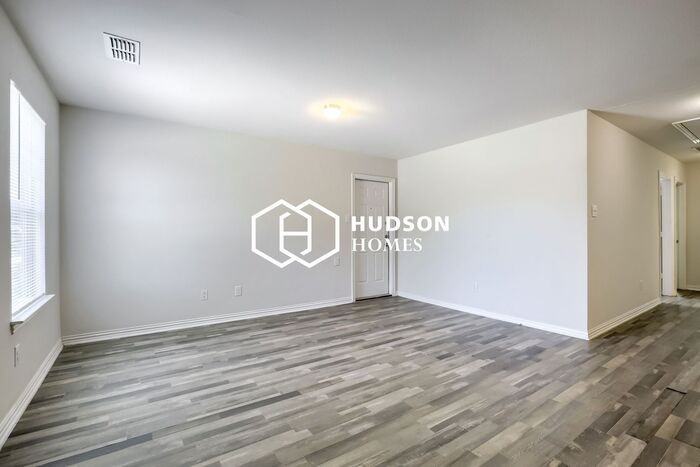 2018 Henry St #A - Photo 4 of 15