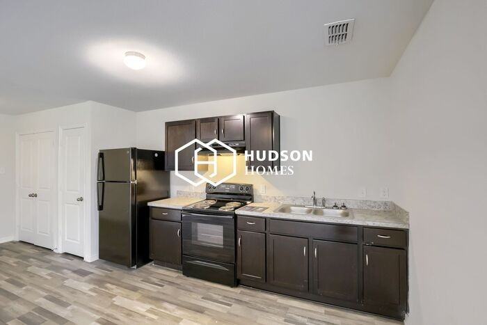 2018 Henry St #A - Photo 6 of 15
