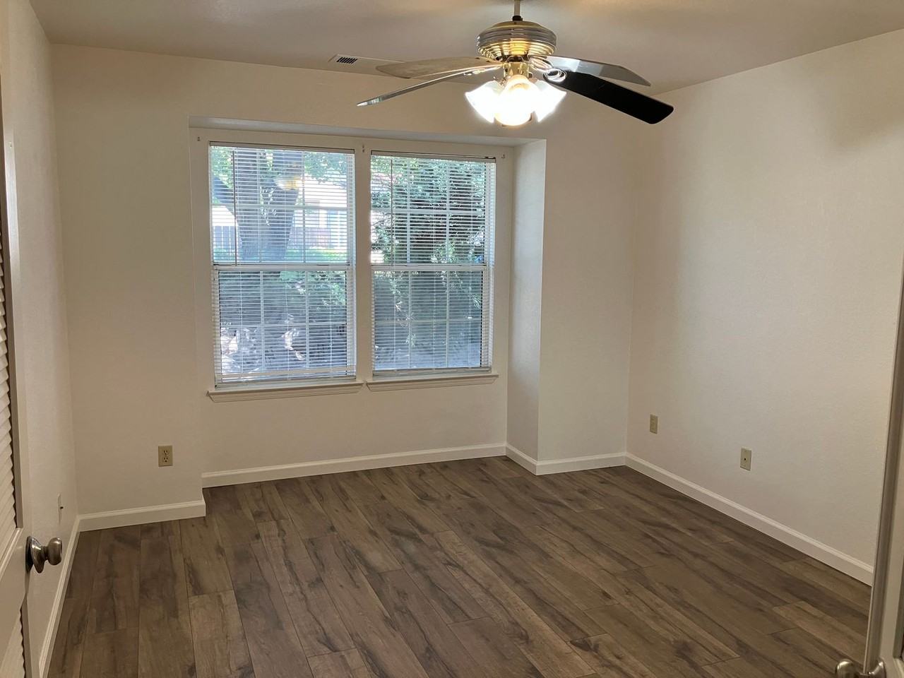 2704 Snyder Ave - Photo 6 of 23