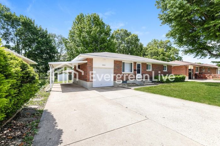 1449 Woodman Dr - Photo 2 of 15