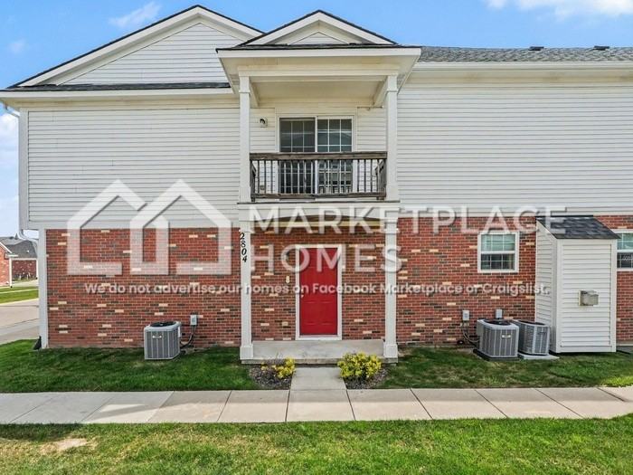 2804 Riversedge Dr - Photo 2 of 25