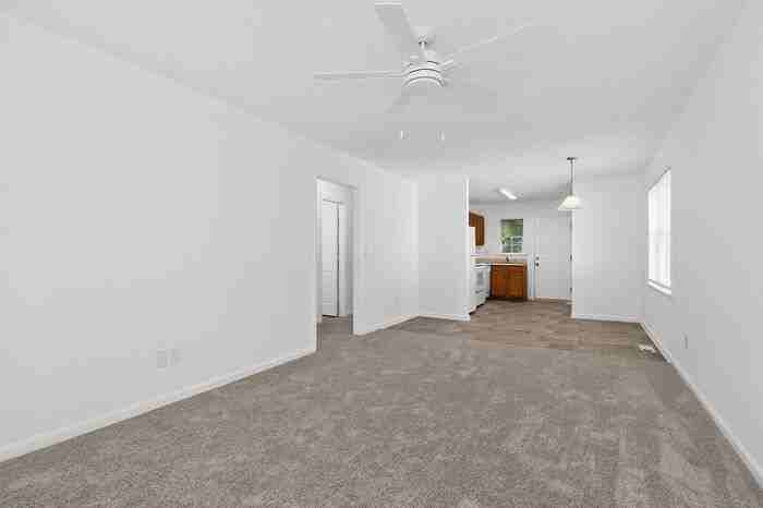 93 Sunderland Rd - Photo 5 of 31
