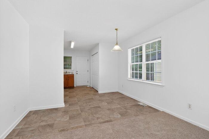 93 Sunderland Rd - Photo 7 of 31