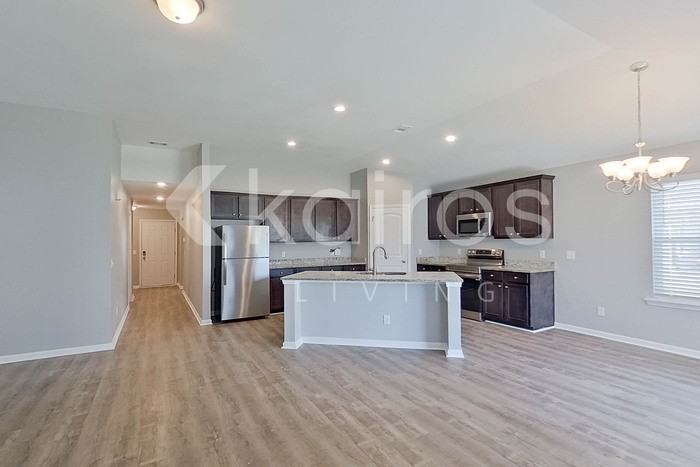 102 Saint Matthew Way - Photo 7 of 27