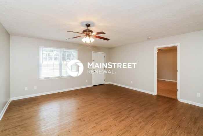 376 Dillon Dr - Photo 4 of 14