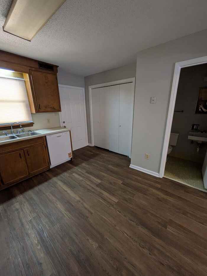 925 12th Street Pl Ne - Photo 3 of 8