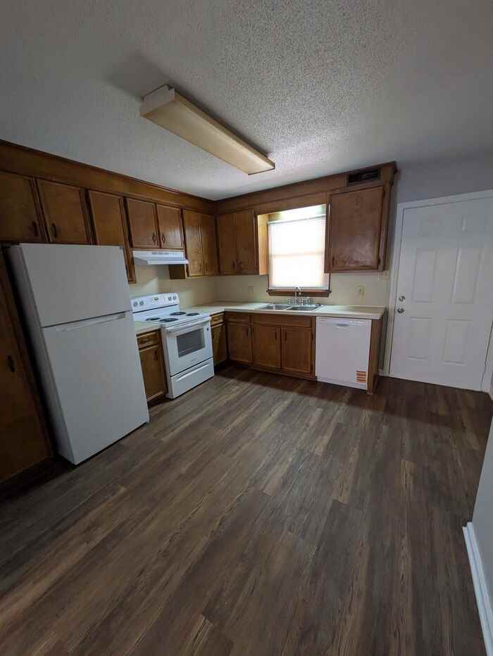 925 12th Street Pl Ne - Photo 4 of 8