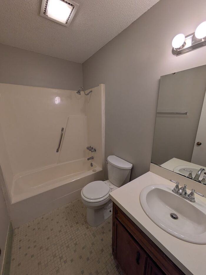 925 12th Street Pl Ne - Photo 7 of 8