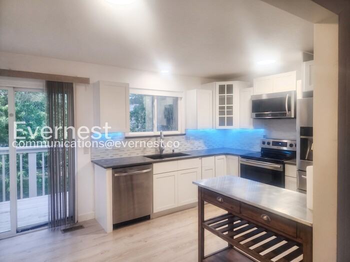 9225 Clermont Dr - Photo 4 of 32