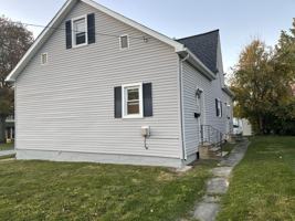featured image of 736 1/2 W Charles St #3
