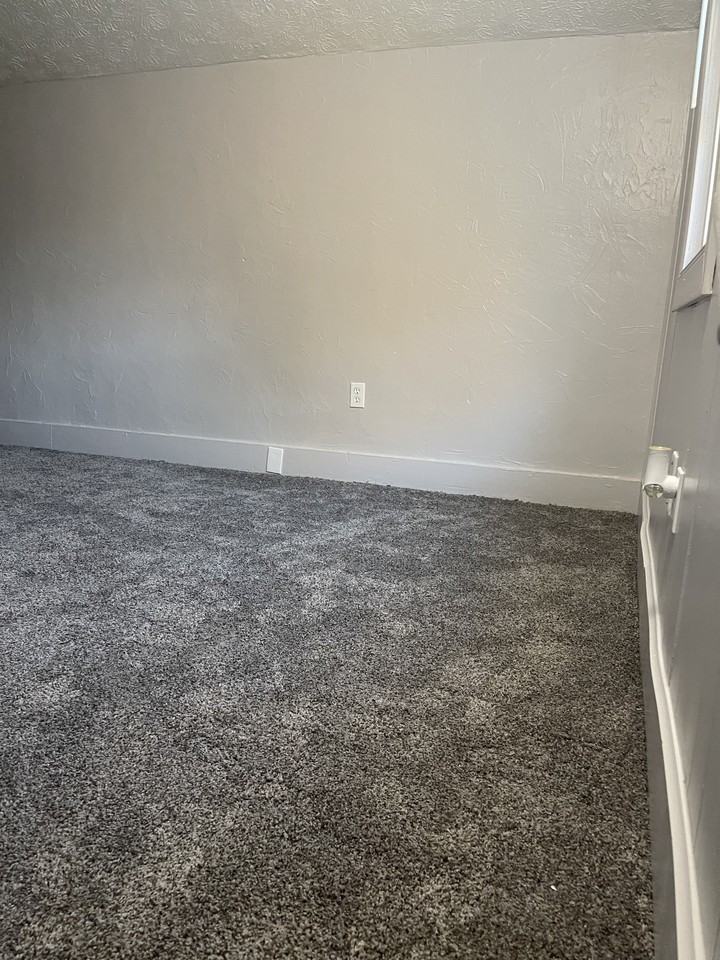 736 1/2 W Charles St #3 - Photo 5 of 14