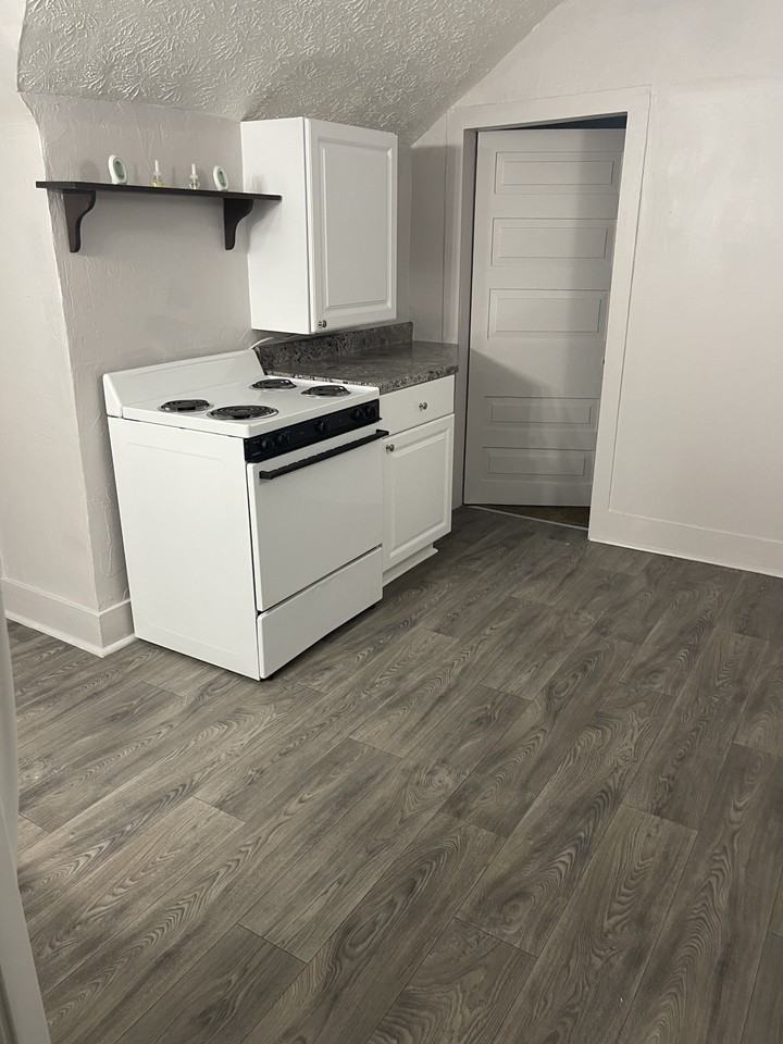 736 1/2 W Charles St #3 - Photo 6 of 14