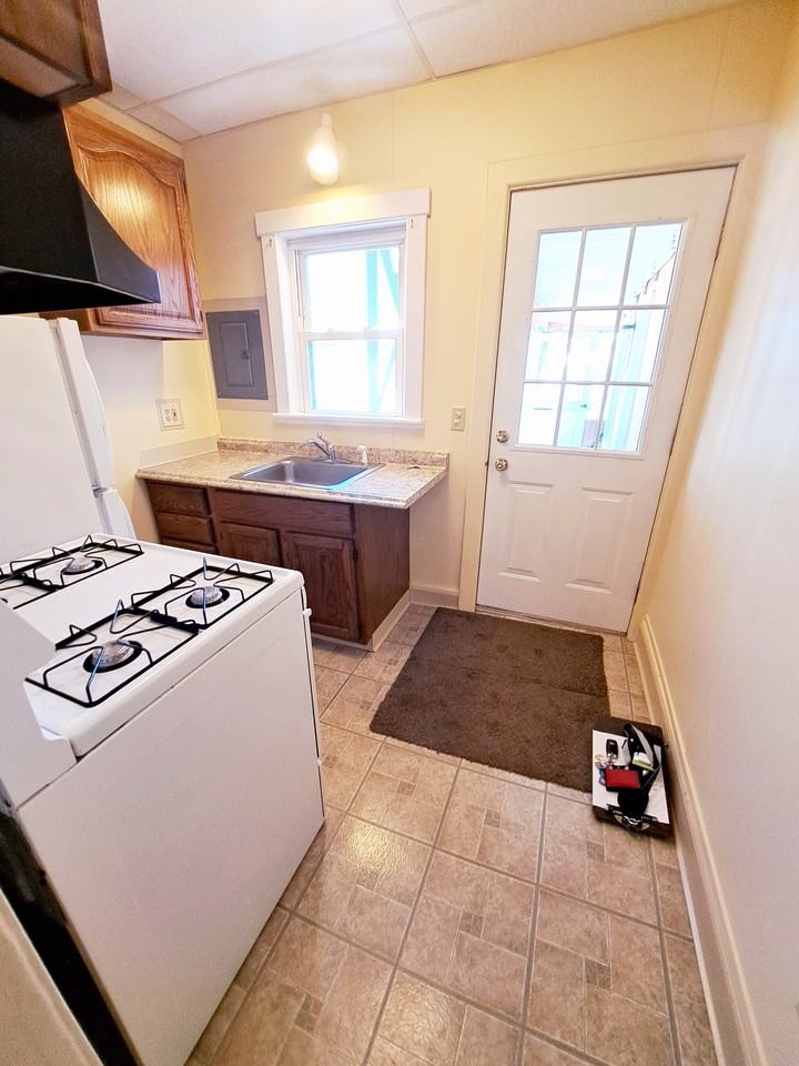 69 W Main St #4 - Photo 3 of 11
