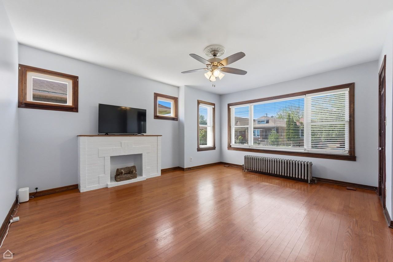 6527 S Troy St #NA - Photo 3 of 28